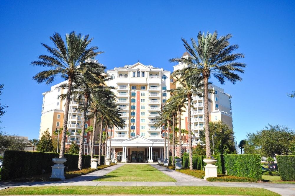 Grande Living 2 Bed Luxury Sleeps Six within the Luxurious Reunion G — 4-Star Luxury Hotel in Kissimmee, United States