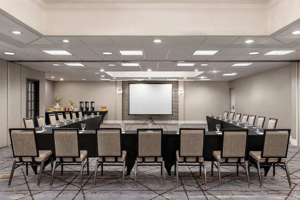 Crowne Plaza Edison by IHG - photo 28