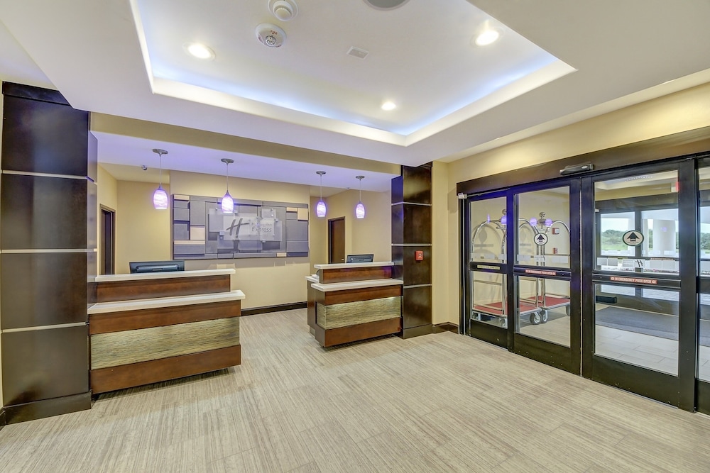 Holiday Inn Express & Suites Carrizo Springs by IHG - featured photo