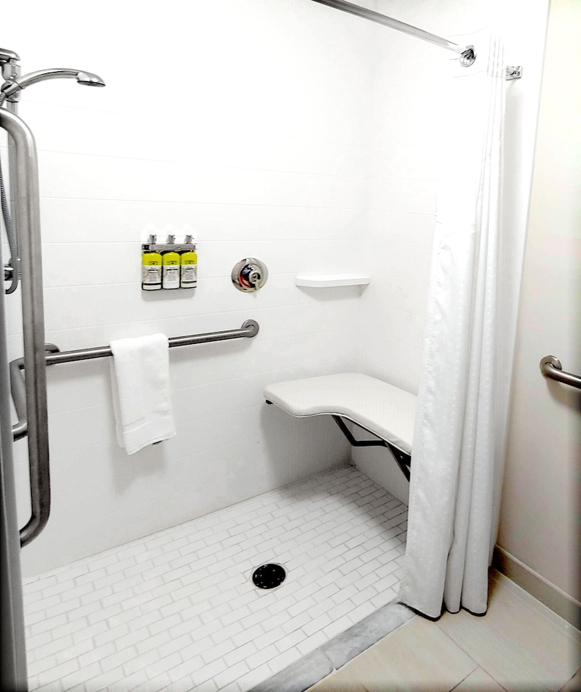 Holiday Inn Express & Suites Clear Spring by IHG - photo 18