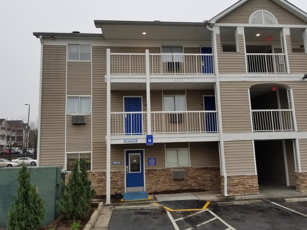 InTown Suites Extended Stay Atlanta GA Indian Trail - photo 13