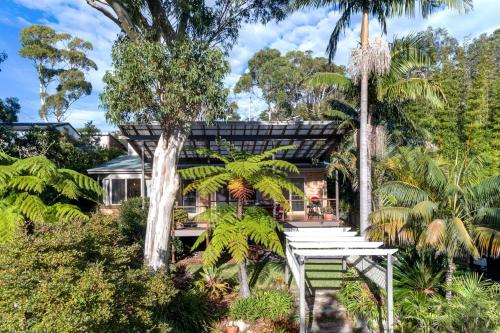 The Sanctuary at Greenfield Beach by Experience Jervis Bay in Vincentia, Australia