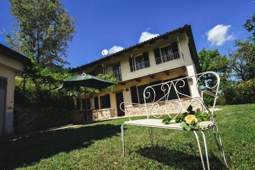 Cascina Flino — 4-Star Luxury Hotel in Alba, Italy