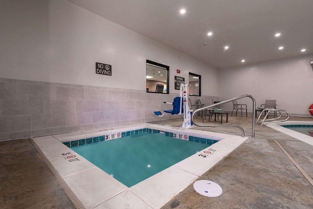 Comfort Suites Colorado Springs East Medical Center Area - photo 57