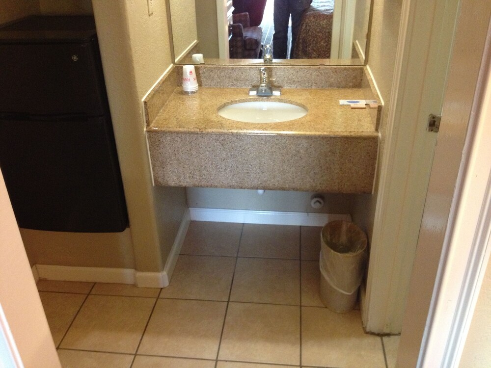 Economy Inn - photo 12