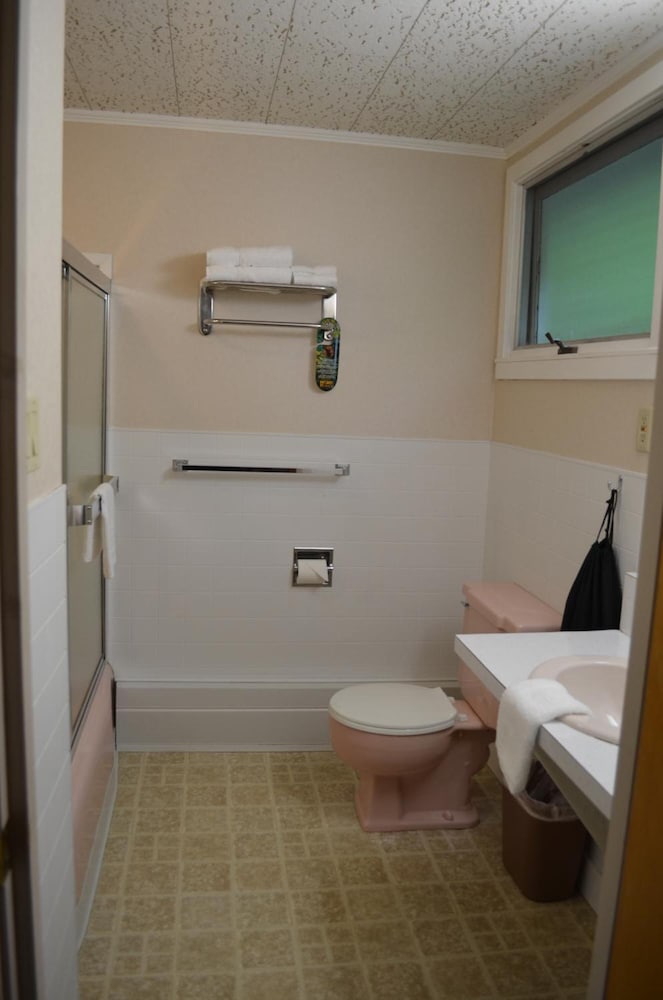Mount Coolidge Motel - photo 38