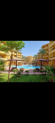 Resort - carbon neutral hotel in Unknown City