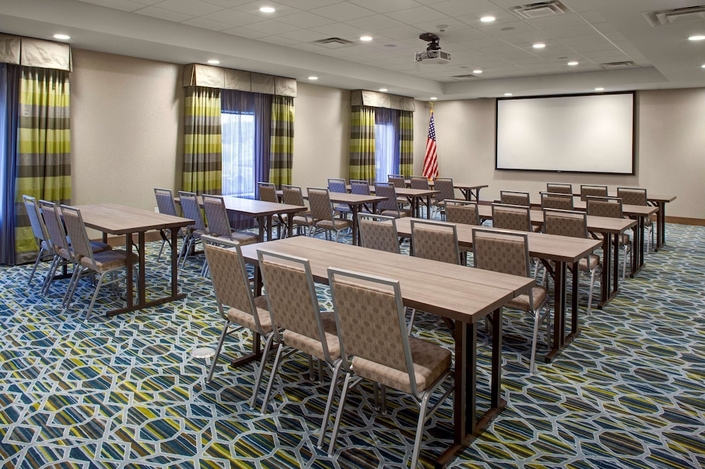 Hampton Inn & Suites Syracuse North Airport Area - photo 62