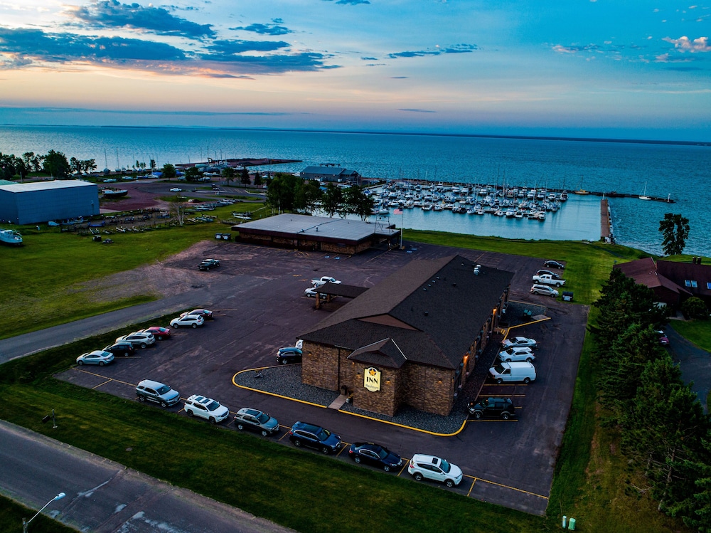 The Washburn Inn On the Lake - photo 42