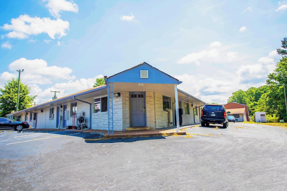 OYO Inn Kernersville — hotel in Kernersville