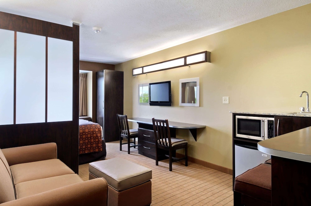 Microtel Inn & Suites by Wyndham Marietta - photo 13