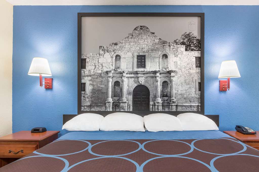 Super 8 by Wyndham San Antonio at I 10 - photo 9