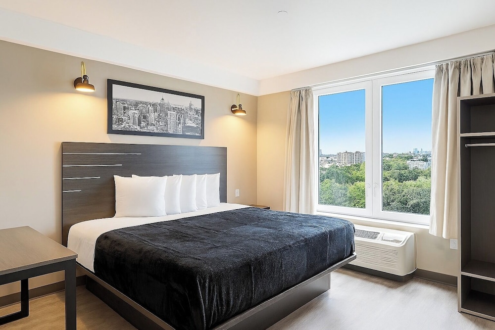 Liv Hotel Bronx Newly Built — The Bronx