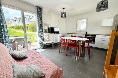 Maisonnette Tout Confort Golf Piscine — Queven