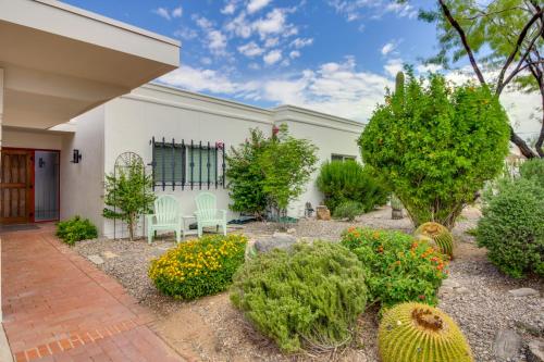 Tucson Townhome with Shared Pool in 55 and Community — Tucson — photo 2