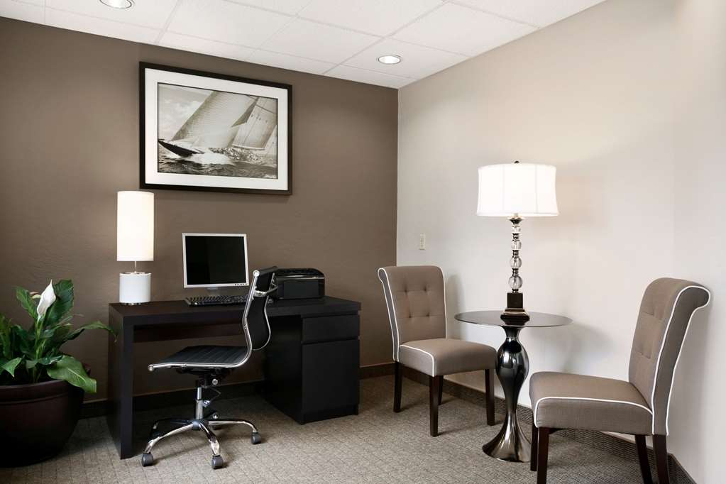 Super 8 by Wyndham Portland Airport - photo 14
