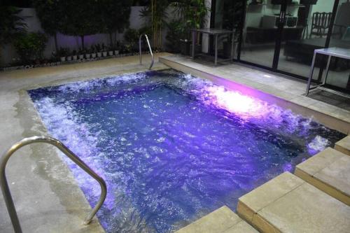 Lovely 2 bedroom hotspring resort in Calamba, Philippines