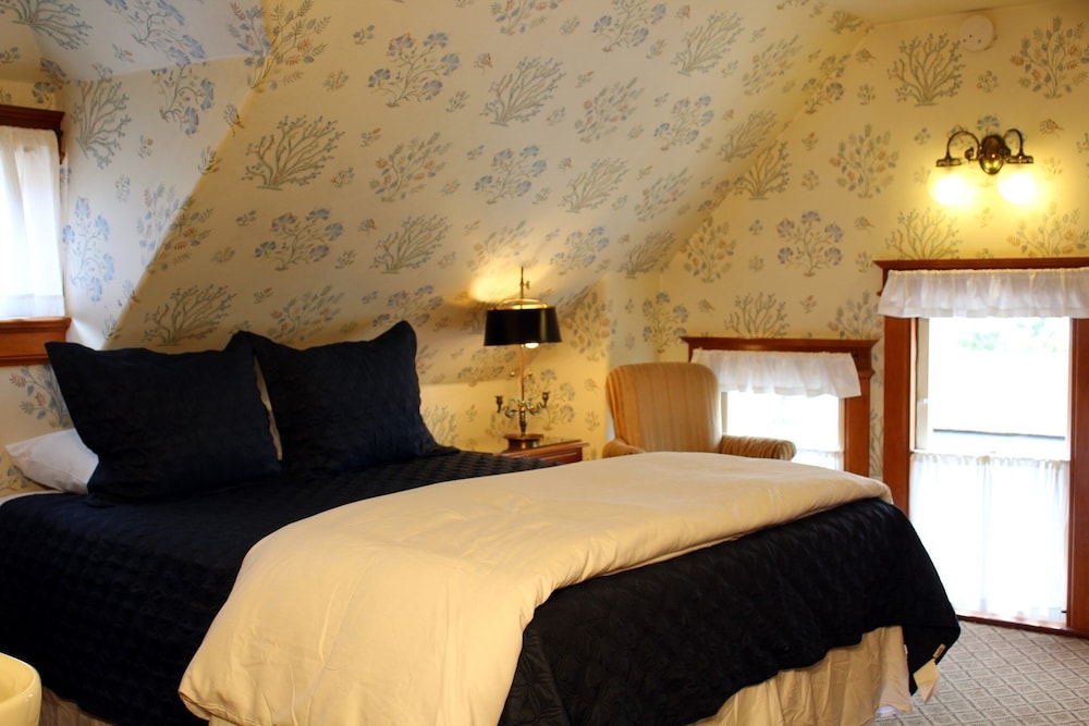 Pacific Grove Inn - photo 18