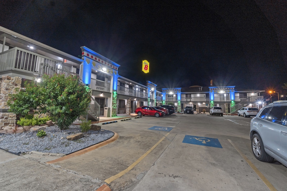 Super 8 Wyndham McAllen Downtown City Center Plaza Mall Airport - featured photo