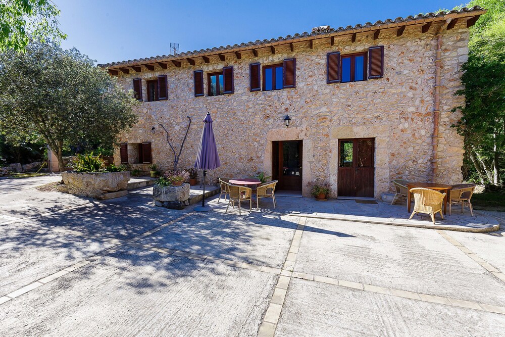 Finca Can Gallet - carbon neutral hotel in Costitx