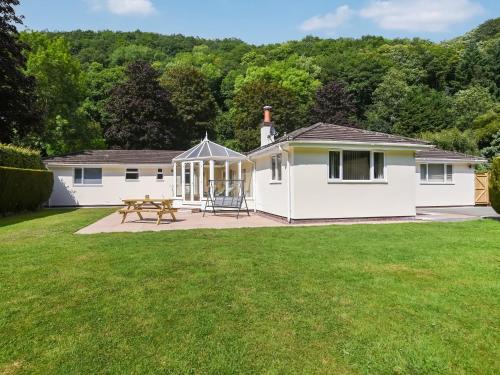 The Bungalow — 4-Star Luxury Hotel in None, United Kingdom