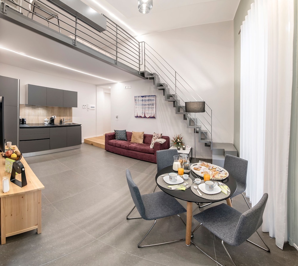 Three Houses Toledo — 4-Star Luxury Hotel in Naples, Italy