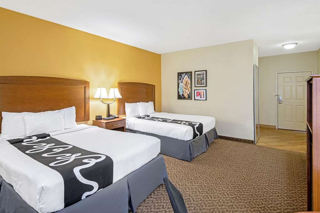 La Quinta Inn & Suites by Wyndham Lawton Fort Sill - photo 16