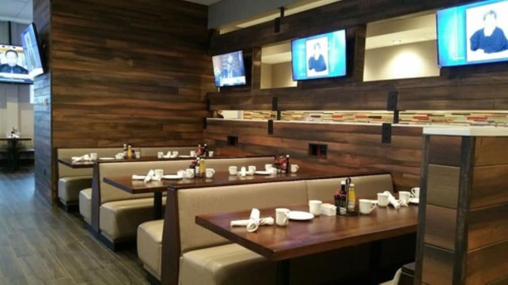 Holiday Inn Omaha Downtown Waterpark by IHG - photo 45