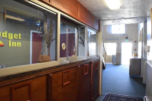 Budget Inn Ontario - photo 13