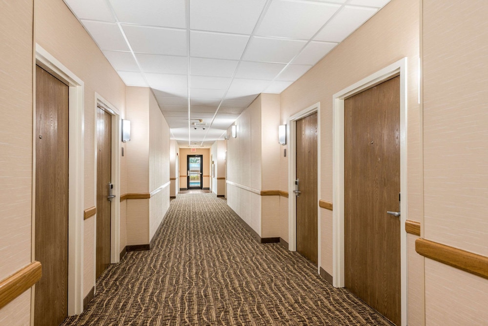 Comfort Suites Monroe - photo 9
