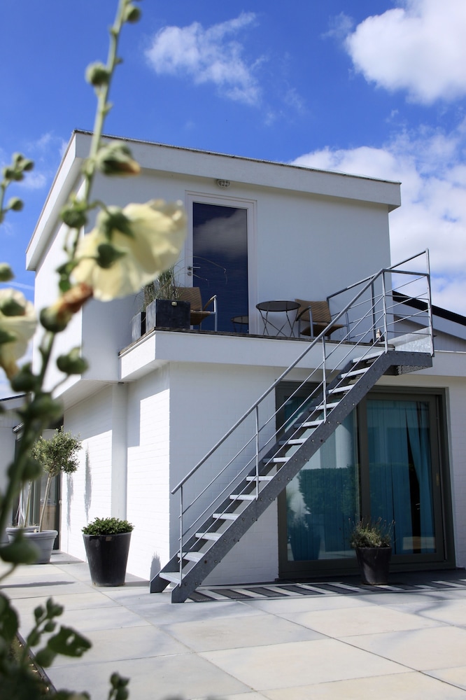 Studio Cathilleweg — 4-Star Luxury Hotel in Jabbeke, Belgium