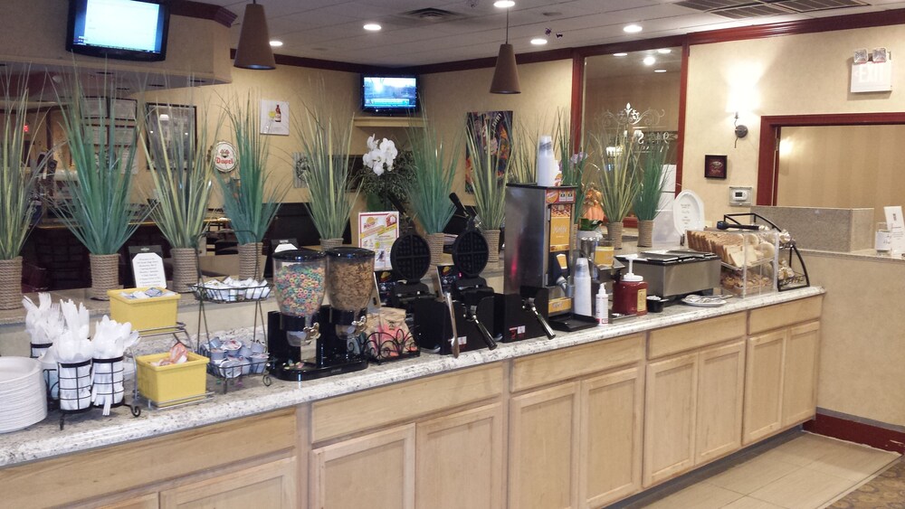 Quality Inn & Suites Hotel West Chester - photo 37