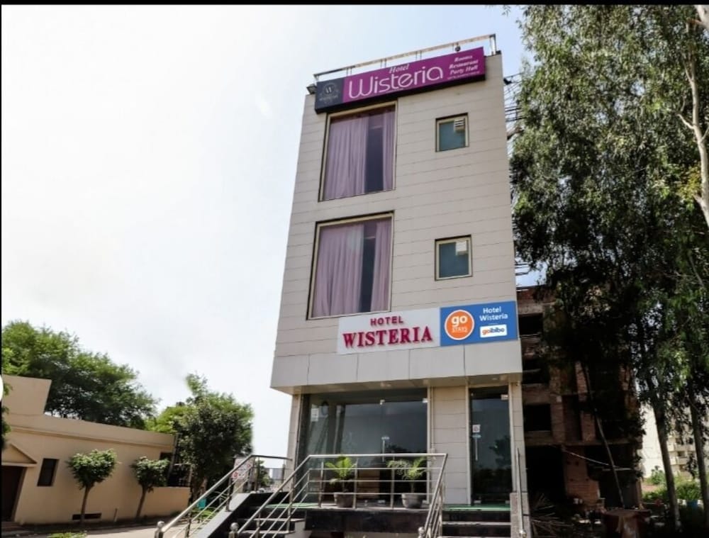 Wisteria Hotel And Restaurant