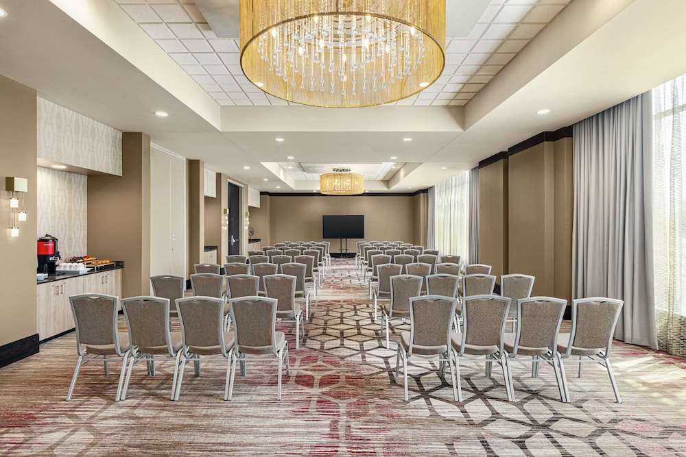 Embassy Suites by Hilton Round Rock - photo 44