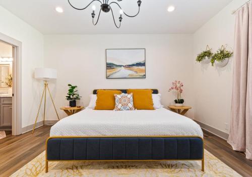 Shady Cove Retreat With Peaceful Views Firepit with Marina and Lake Access Nearby in Winchester, United States