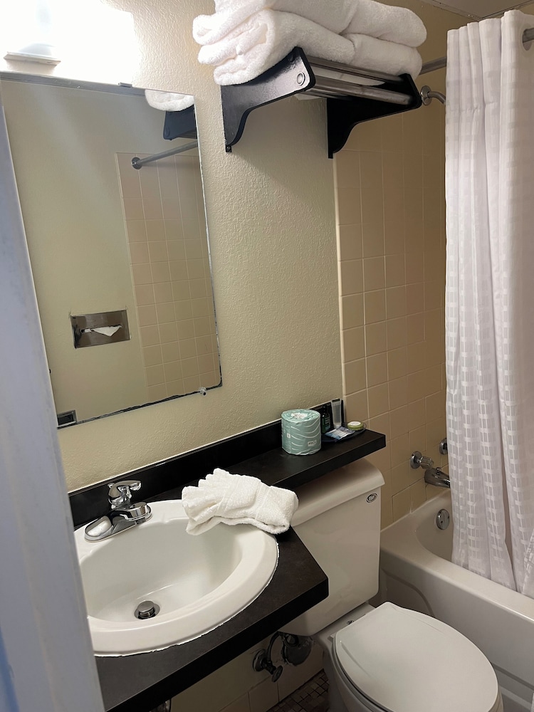 The Hudson Inn - photo 10