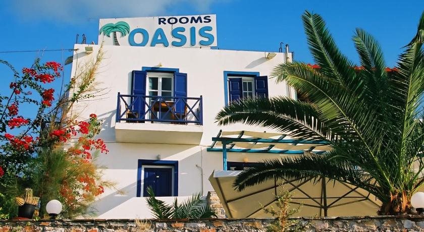 Oasis Azolimnos in Ano Syros, Greece