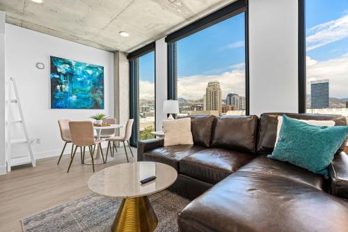 Downtown views Amazing pool gym hottub Luxury apt — 4-Star Luxury Hotel in Salt Lake City, United States