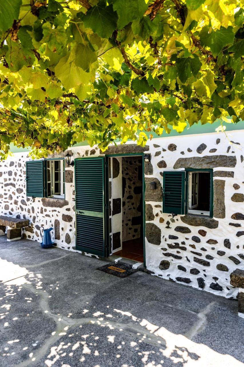 O Refúgio in Vila Franca Do Campo, Portugal