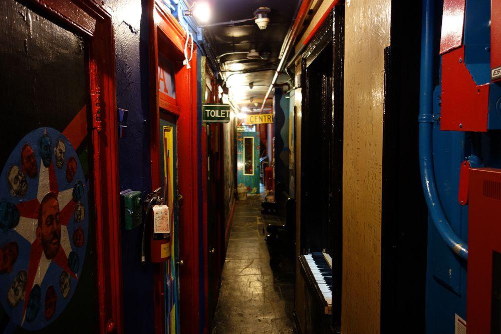 Carlton Arms Hotel - photo 6