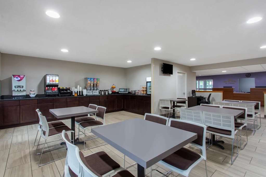 Microtel Inn & Suites by Wyndham Philadelphia Airport - photo 4
