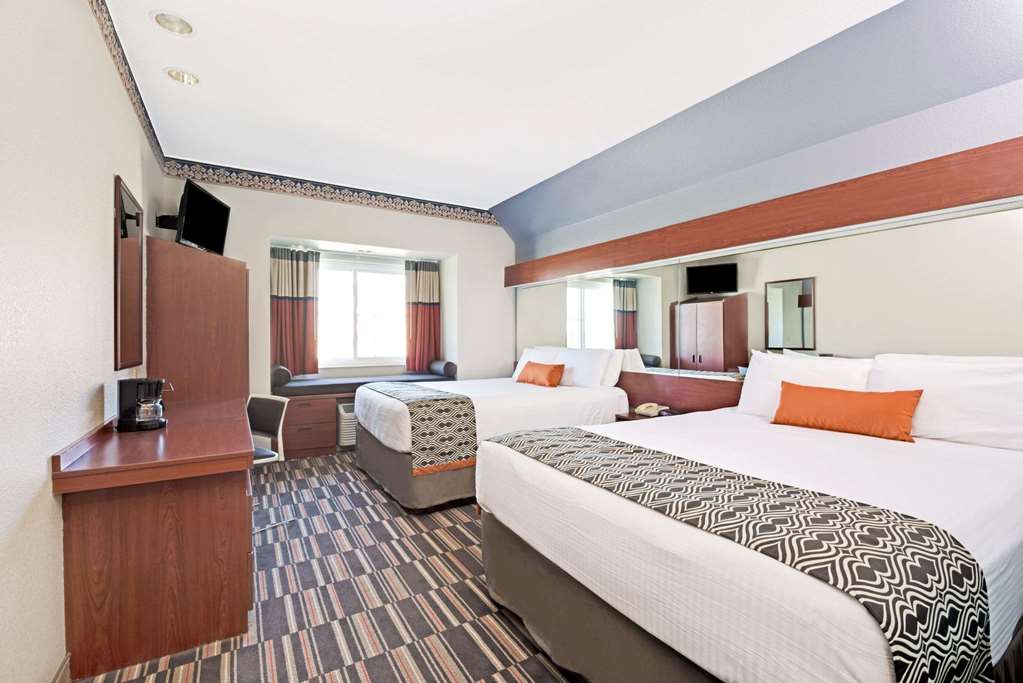 Microtel Inn & Suites by Wyndham Urbandale Des Moines - photo 7