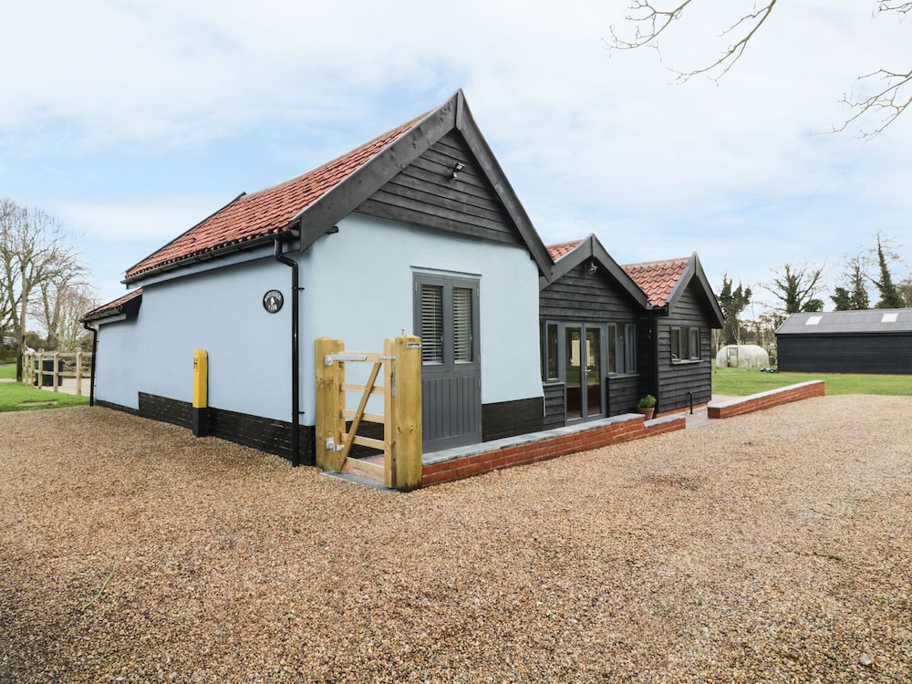 Whitehands Farm Barn 10336351 — Attleborough