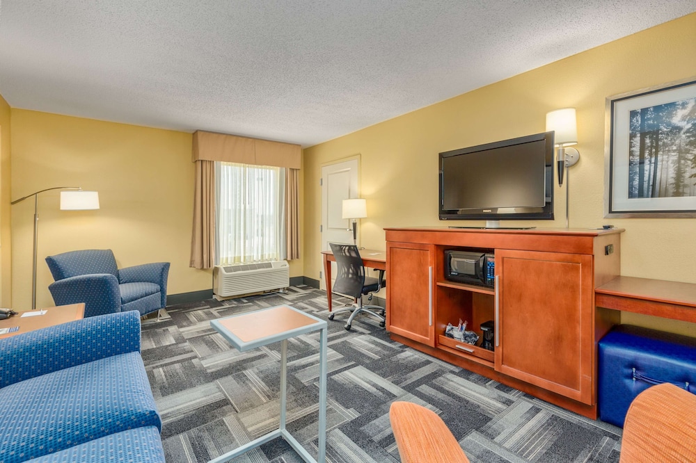 Hampton Inn Owensboro South - photo 23
