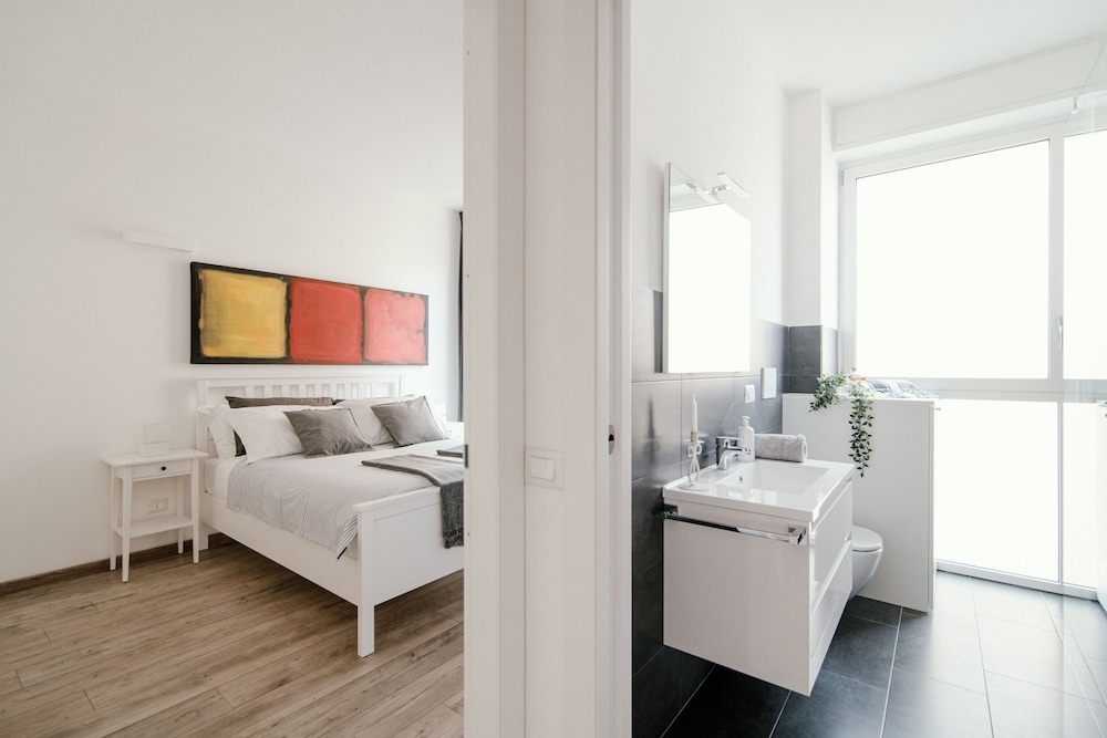 Mark's Gallery Apartment by MyHomeInComo — 4-Star Luxury Hotel in Como, Italy