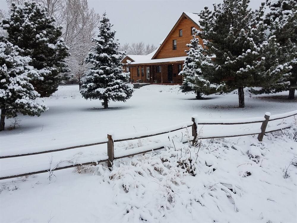 Quarter Horse Inn Rose Room - photo 12