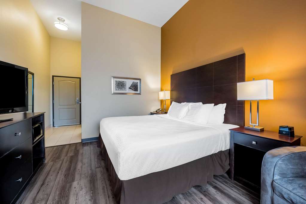 La Quinta Inn & Suites by Wyndham Marshall - photo 17