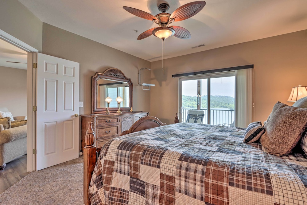Lakefront Balcony And Pool Access Camdenton Condo — Camdenton — photo 5