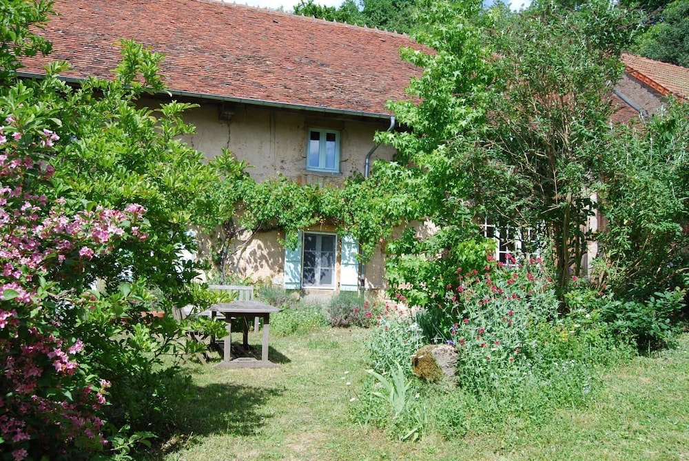 La Tour — hotel in Charolles