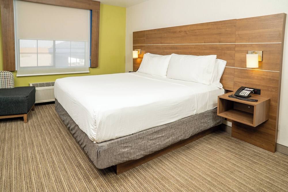 Holiday Inn Express Hotel & Suites Hesperia by IHG - photo 18
